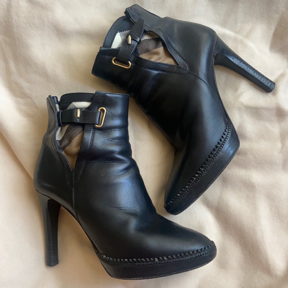 Burberry Ankle Boots With Nova Check